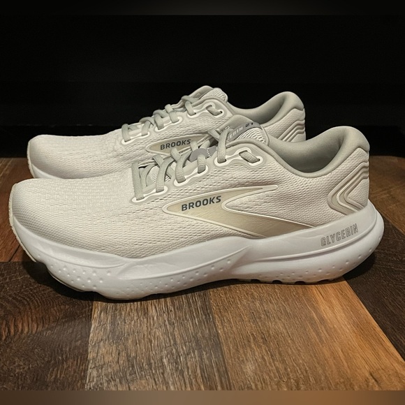 EUC Women’s Brooks Glycerin Cream and White Size 9 - Picture 5 of 13